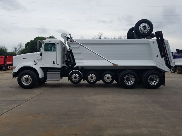 Peterbilt Super Dump - Driver Side Axles Up