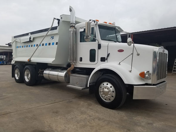 Peterbilt Tandem Strong Box - Passenger Side Front Angle