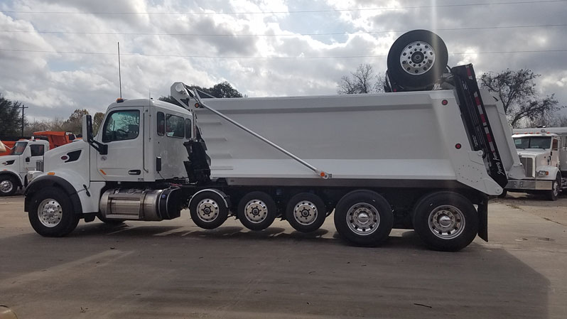 Peterbilt 567 Super Dump - Driver Side Angle Axles Up