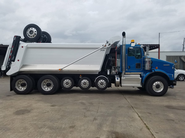 Kenworth Super Dump - Passenger Side