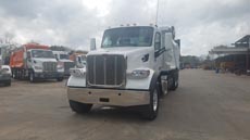 Peterbilt 567 Super Dump - Front