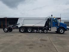 Kenworth Super Dump - Passenger Side Axles Down Kenworth Super Dump - Passenger Side Axles Down
